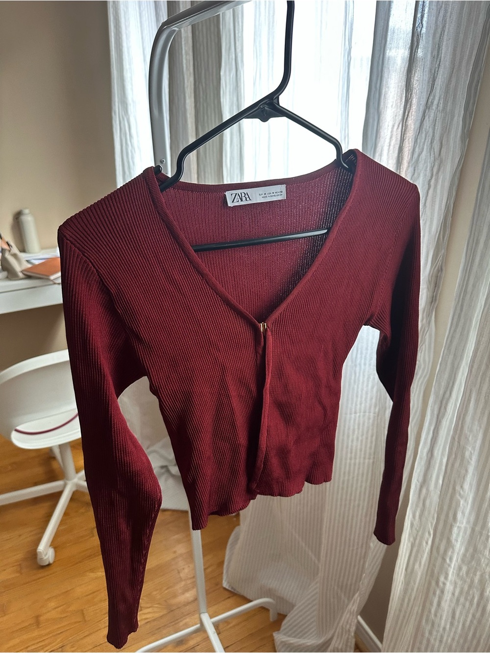 ZARA Burgundy Ribbed Long-Sleeve V-Neck Zip Top